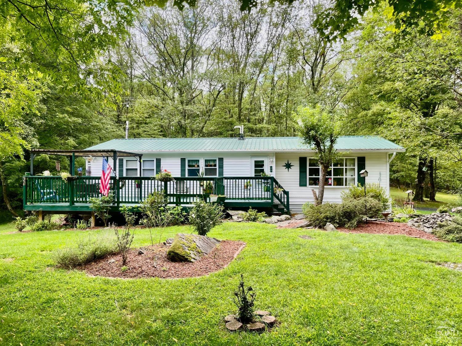 Ufferts Rd, Catskill, NY 12414