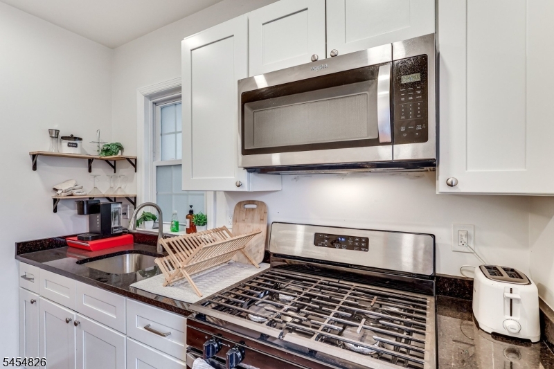 Residential Lease in Belleville Twp. 5