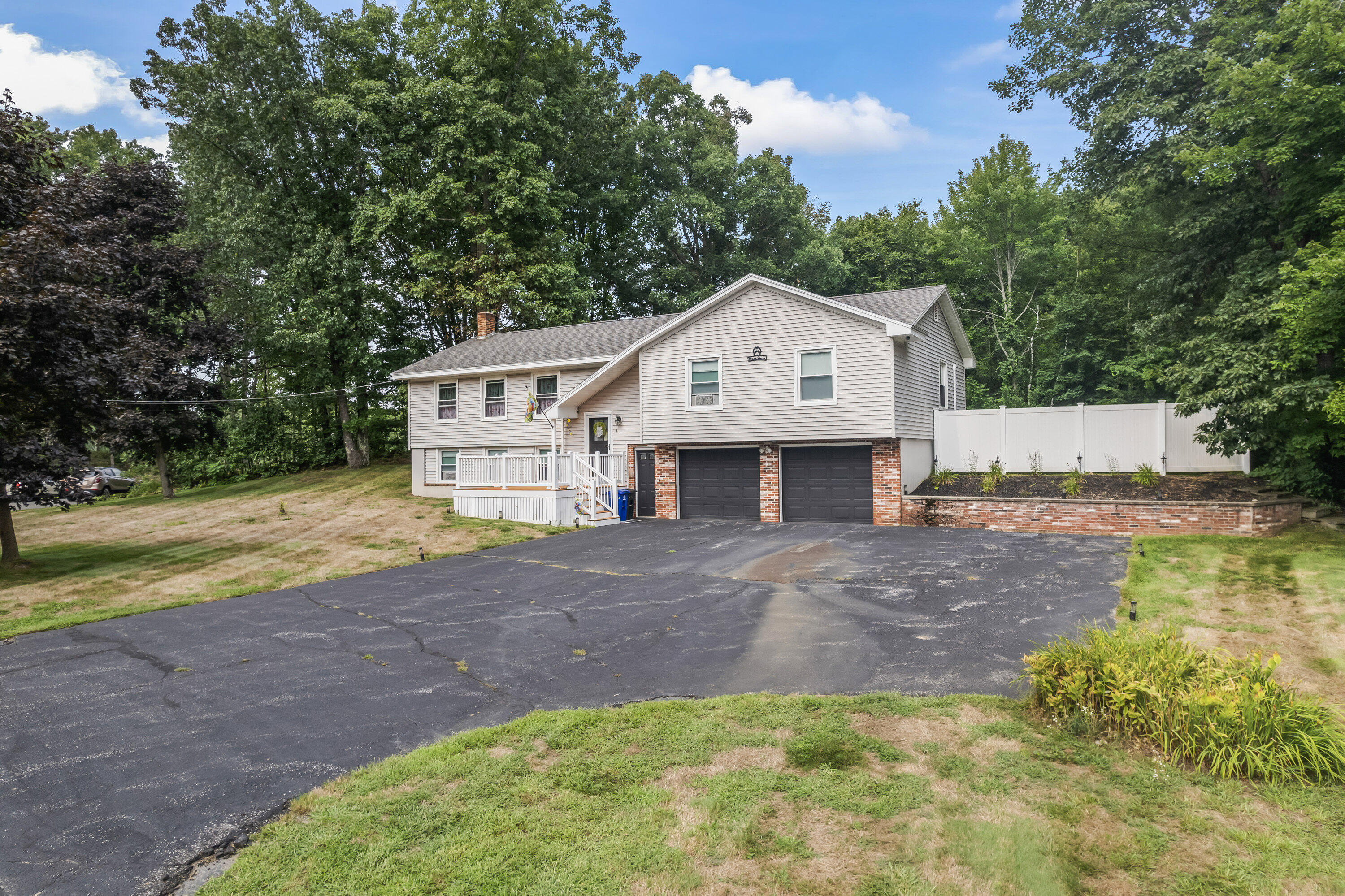 Guillemette St, Sanford, ME 04073