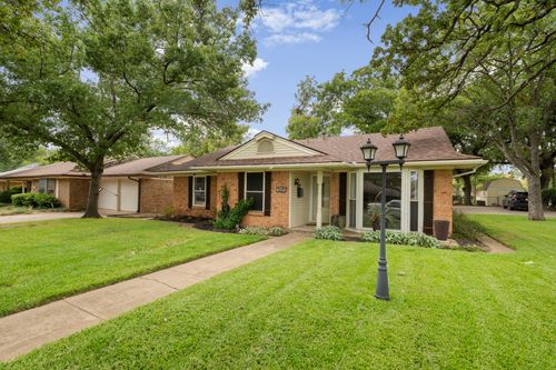 519 Staffordshire Dr, Irving, TX, 75061-6461 | Card Image