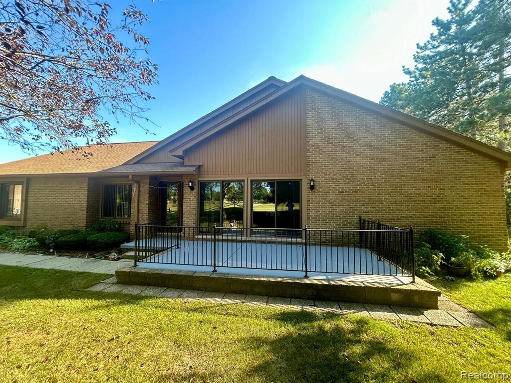 London Bridge Dr, Rochester Hills, MI 48307