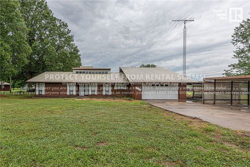 3311 W Howard Nickell Rd, Fayetteville, AR, 72704-5427 | Card Image