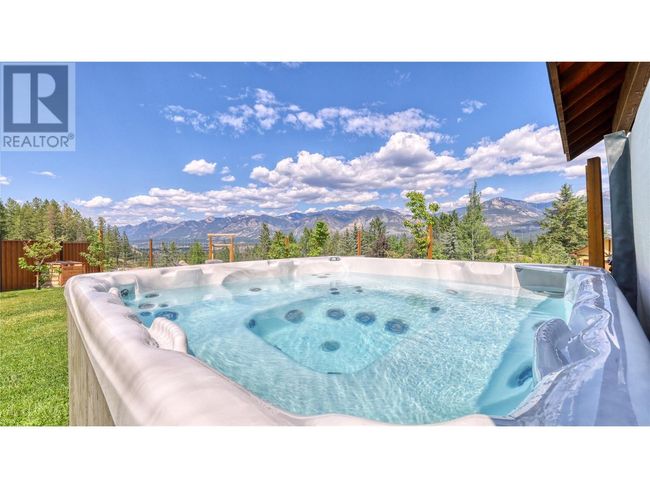 1910 Pineridge Dr, House other with 5 bedrooms, 3 bathrooms and 23 parking in Invermere BC | Image 5