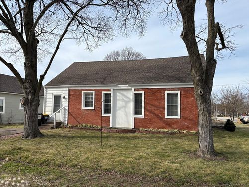 8 S Mulberry St, Louisburg, KS, 66053-6429 | Card Image