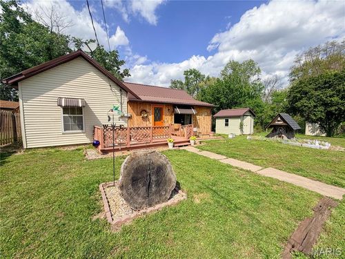 113 Hickory St, Panama, IL, 62077-4438 | Card Image