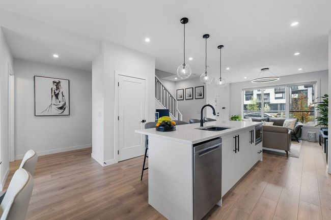 2213 77 Street Sw, Townhouse with 2 bedrooms, 3 bathrooms and 2 parking in Calgary AB | Image 14