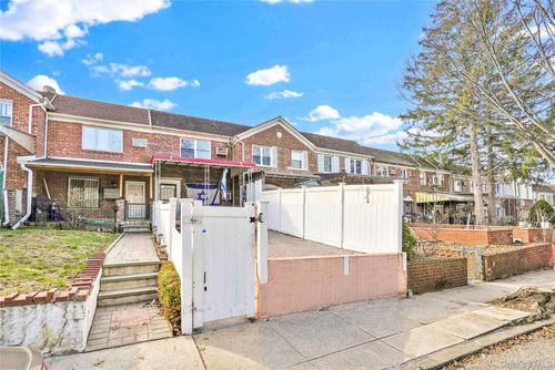 136-76 71st Rd, Kew Garden Hl, NY, 11367-1943 | Card Image