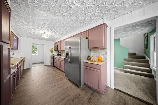 Appliances stay with property | Image 11