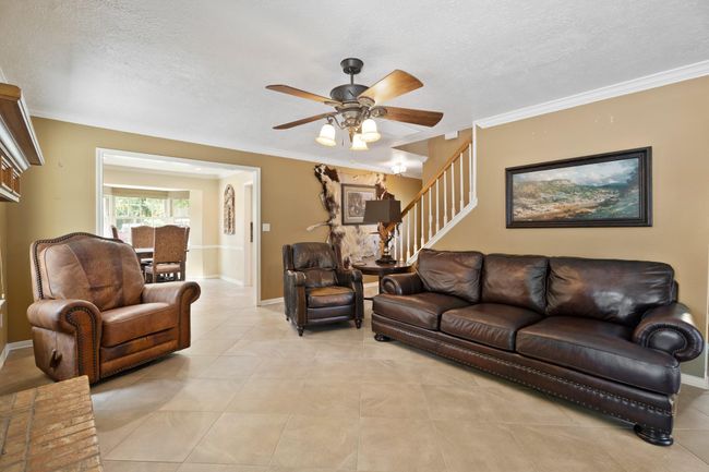 2101 Rocky Creek Ln, House other with 3 bedrooms, 3 bathrooms and 2 parking in Pearland TX | Image 6