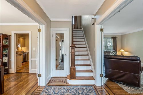 2 Derby Ct, Malverne, NY, 11565-1404 | Card Image