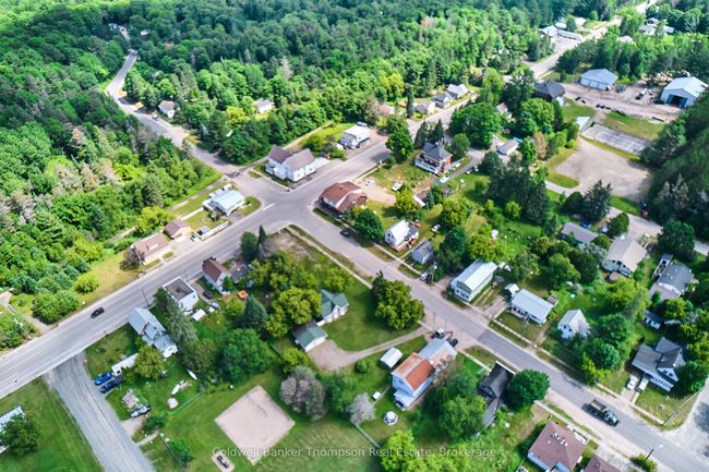 2148 Stisted Rd S, House other with 3 bedrooms, 2 bathrooms and 6 parking in Sprucedale ON | Image 32