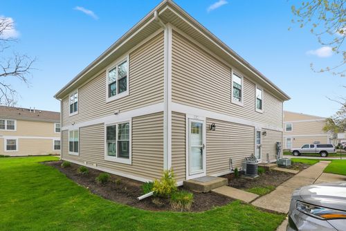 377-377 Farmingdale Cir, Vernon Hills, IL, 60061-1909 | Card Image