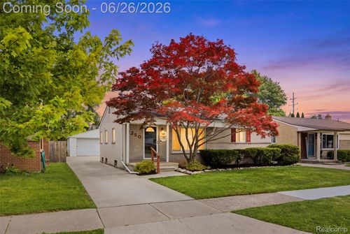 8250 Shari Dr, Westland, MI, 48185-1616 | Card Image