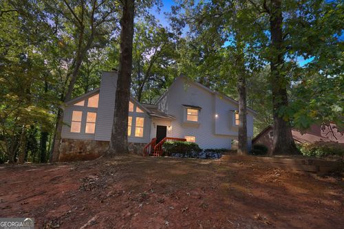 824 Post Road Cir, Stone Mountain, GA, 30088-2214 | Card Image