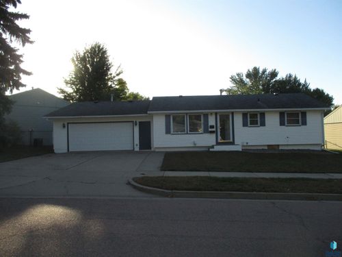 3601 E 25th St Street, Sioux Falls, SD, 57103-3358 | Card Image
