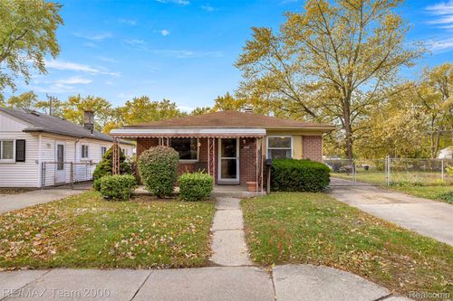 5622 Campbell St, Dearborn Heights, MI, 48125-2757 | Card Image
