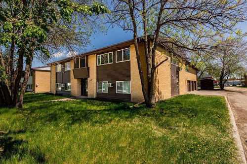 1824 14th St S, Fargo, ND, 58103-4812 | Card Image