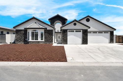 8215 Lake Shore Dr, Chowchilla, CA, 93610-8002 | Card Image