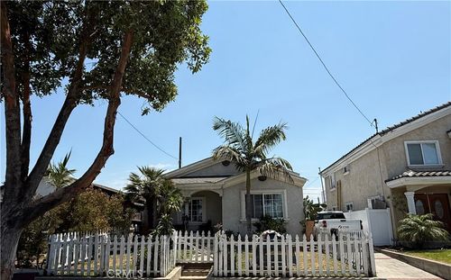 16630 Lake Ave, Paramount, CA, 90723-5019 | Card Image