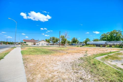 n70-329 W Avenue D, San Angelo, TX, 76903-6822 | Card Image