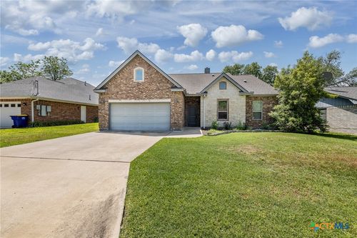1338 Donovan St, Gonzales, TX, 78629-4702 | Card Image