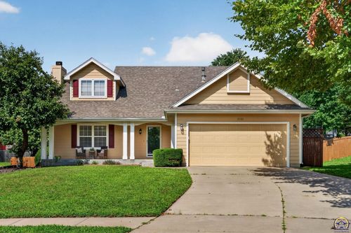 5720 Sw Westport Cir, Topeka, KS, 66614-6507 | Card Image