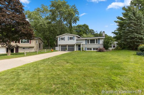 980 Bellewood Drive Se, Kentwood, MI, 49508 | Card Image