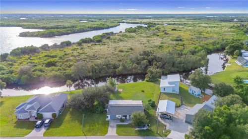 333 Hile Ln, PUNTA GORDA, FL, 33982-8507 | Card Image