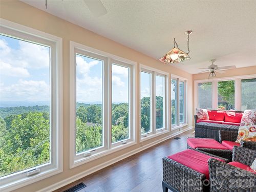 602 Fleetwood Plz, Hendersonville, NC, 28739-8328 | Card Image