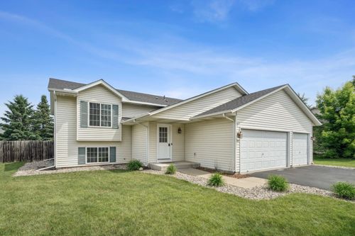 712 Heritage Ln, Belle Plaine, MN, 56011-2196 | Card Image
