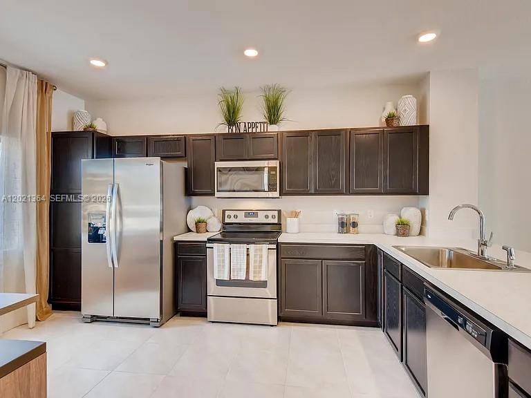 Residential Lease in Miami Gardens 4