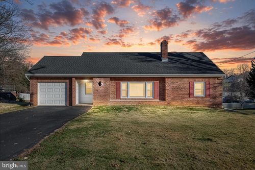 17 Charles Ave, STEWARTSTOWN, PA, 17363-4035 | Card Image