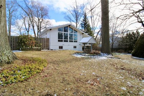 1139 Cherokee Trl, Willoughby, OH, 44094-7212 | Card Image