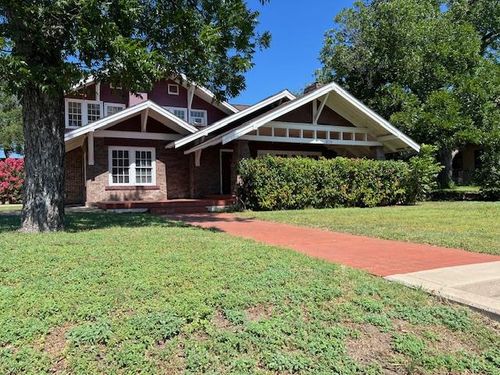 906 S Bridge St, Brady, TX, 76825-5623 | Card Image