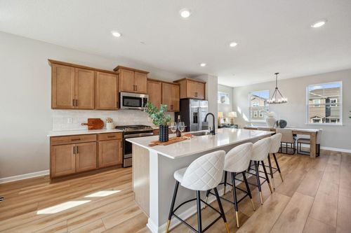 1518 Traverse Pt, Saint Paul, MN, 55122 | Card Image