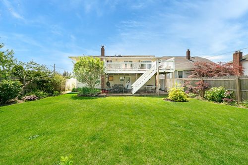 255 Rose St, Copiague, NY, 11726-3828 | Card Image