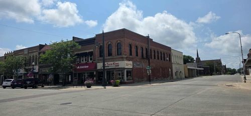 104 S Broadway Ave, Albert Lea, MN, 56007-2544 | Card Image
