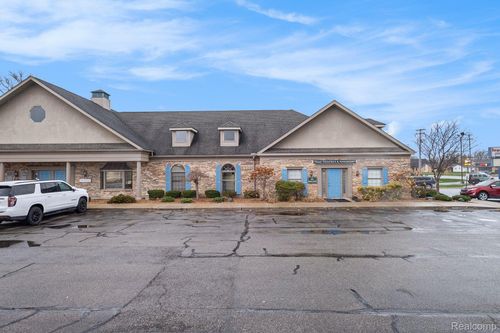 1063 W Hill Rd, Flint, MI, 48507-4750 | Card Image