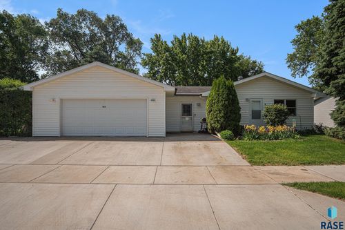 403 W 11th St, Canton, SD, 57013-2418 | Card Image