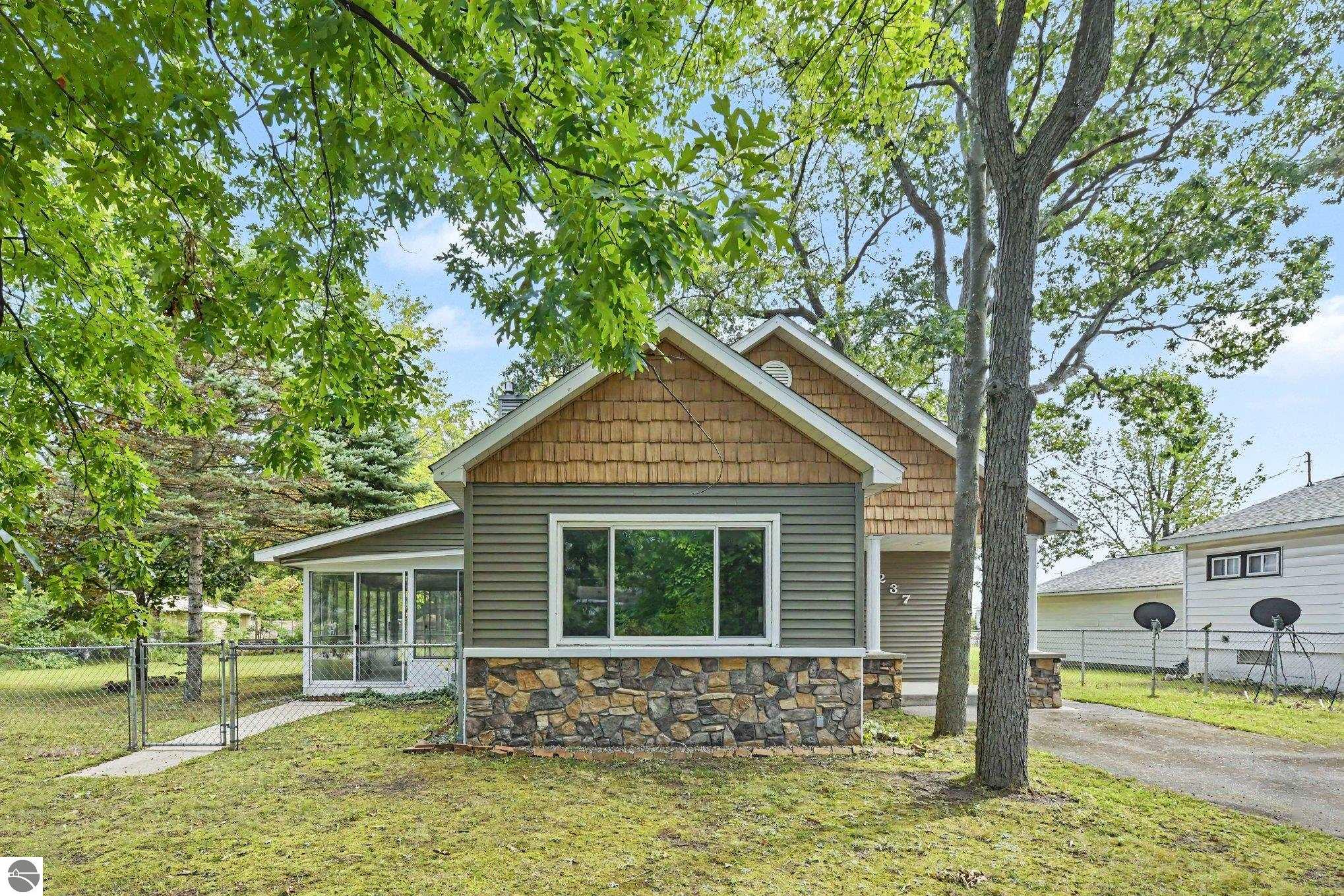 1237 Clinch St, For Sale in Traverse City - eXp Realty