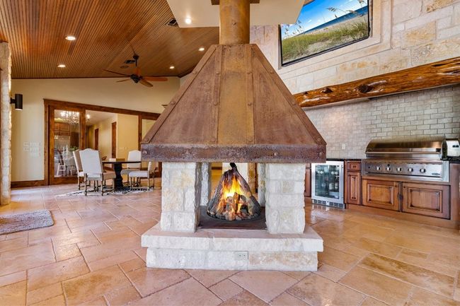 170 Goose Landing Way, Home with 5 bedrooms, 6 bathrooms and 3 parking in Harper TX | Image 16