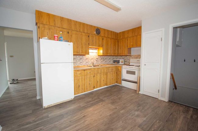 2623 17 Avenue Se, Home with 3 bedrooms, 1 bathrooms and 1 parking in Medicine Hat AB | Image 5