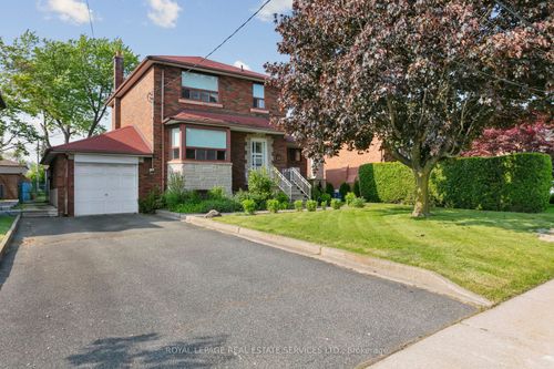 28 Cornelius Pky, North York, ON, M6L2K3 | Card Image