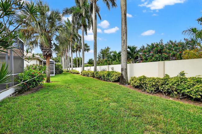 9675 Crescent View Dr N, Condo with 3 bedrooms, 2 bathrooms and null parking in Boynton Beach FL | Image 41