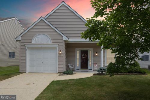 7 Covered Bridge Cir, Columbus, NJ, 08022-1070 | Card Image
