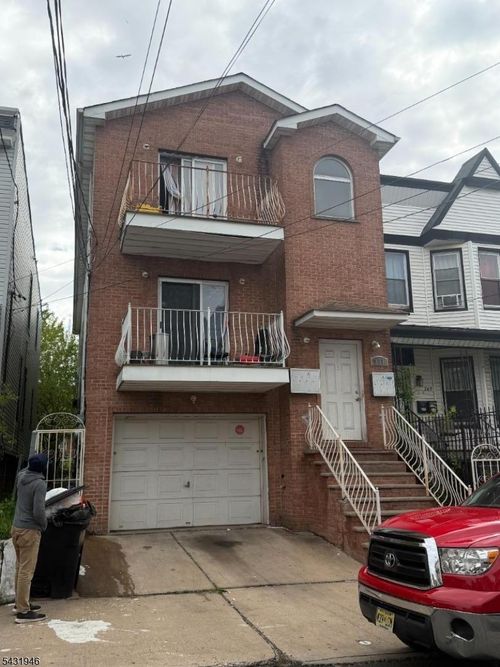 263 Forrest St, Jersey City, NJ, 07304-2279 | Card Image