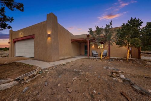 7 Bonito Ct, Santa Fe, NM, 87508-8312 | Card Image