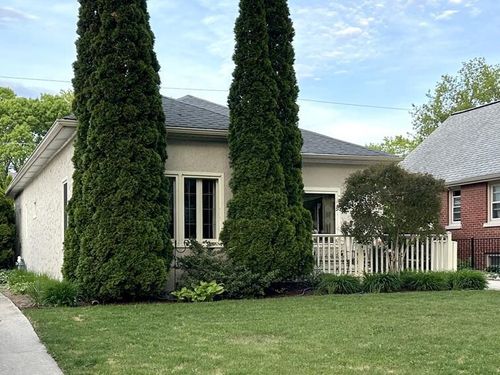 4920 N Newhall Street, Whitefish Bay, WI, 53217 | Card Image