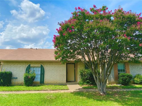 13-24 E Mountain Creek Ct, Grand Prairie, TX, 75052-5984 | Card Image