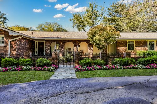 204 Bluegrass Dr, Hendersonville, TN, 37075-4002 | Card Image